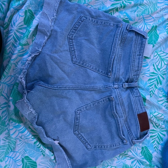 hollister shorts - Picture 2 of 3